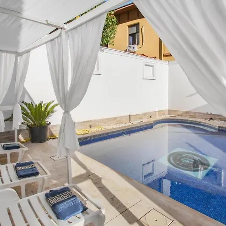 Center & Pool Hotel