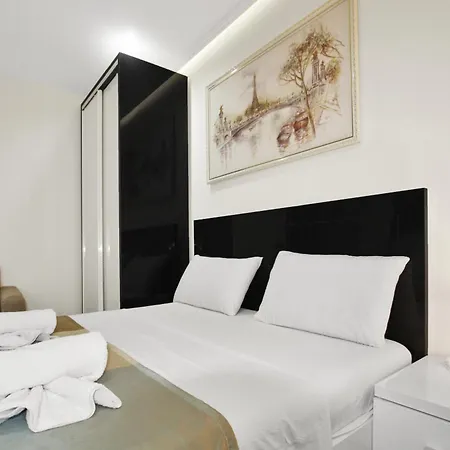 18 Center 4* Tirana