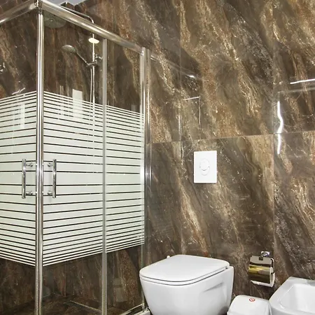 18 Center 4* Tirana