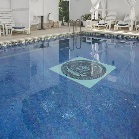 18 Center Hotel 4*