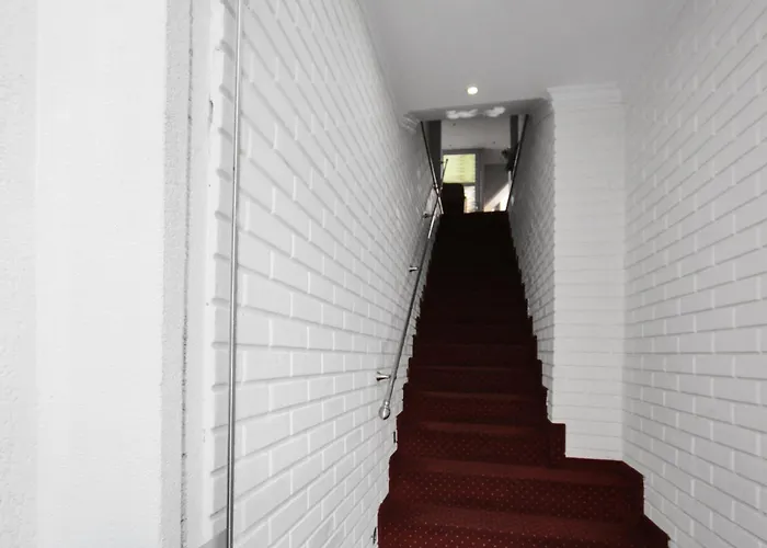 18 Center 4* Tirana