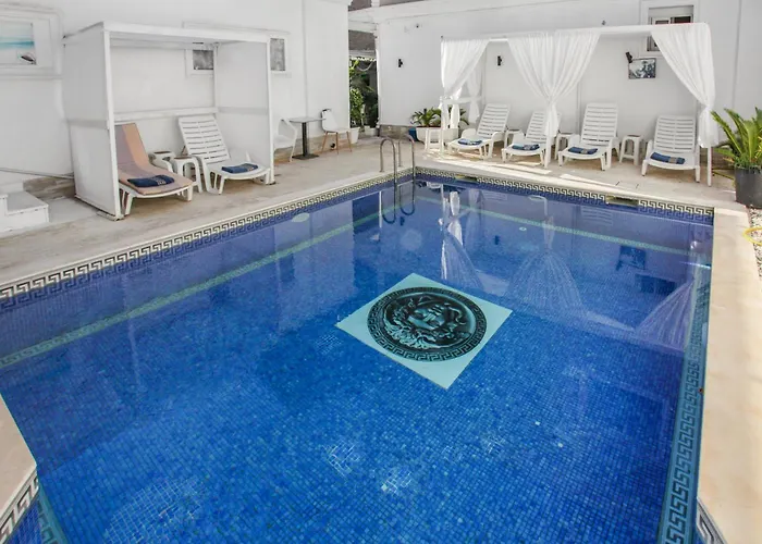 18 Center Hotel 4*