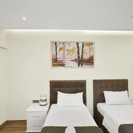 18 Center ティラナ