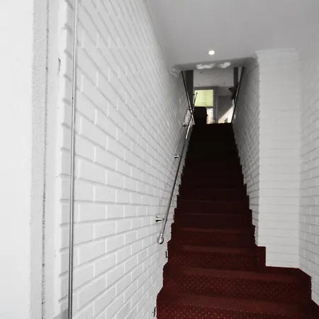 18 Center 4* Tirana