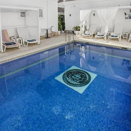 18 Center Hotel 4*