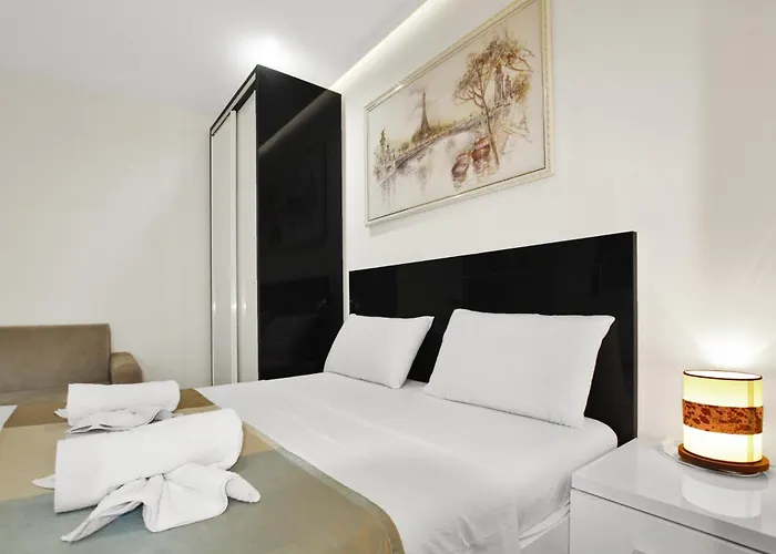 18 Center 4* Tirana