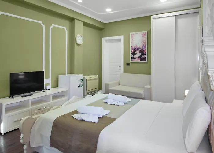 18 Center ホテル ティラナ