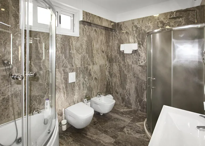 18 Center ホテル ティラナ