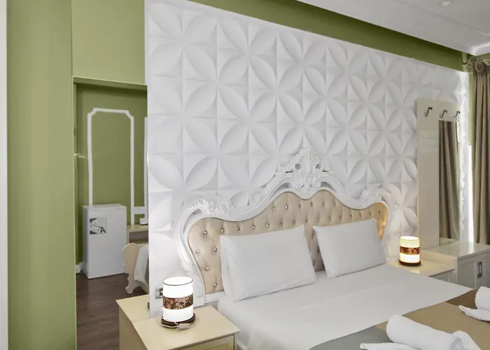 18 Center 4* ティラナ