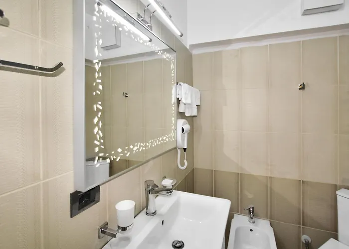 Hotel 18 Center