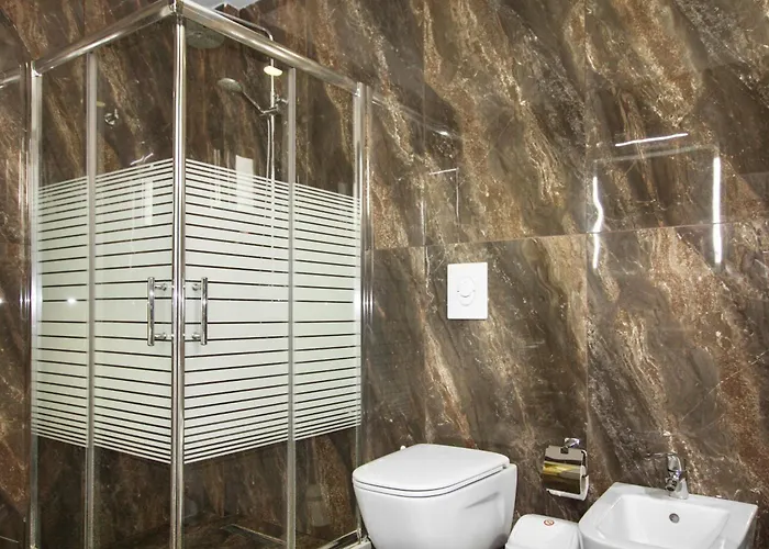 18 Center 4* ティラナ