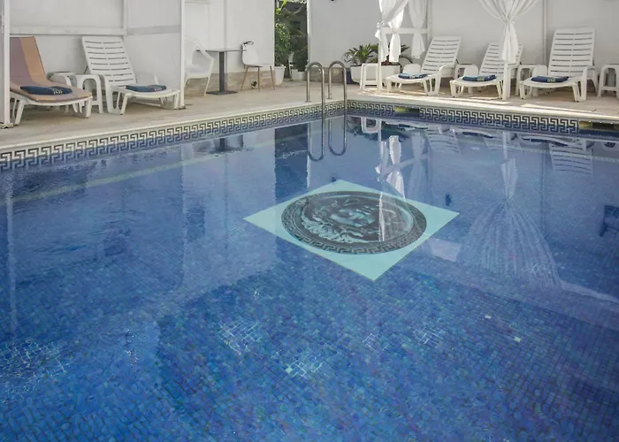 18 Center Hotel 4*